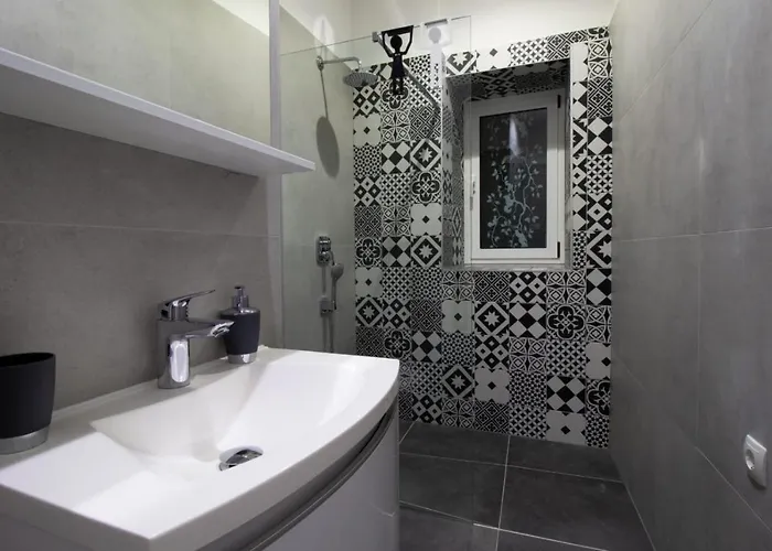 Urban Getaway Apartment *